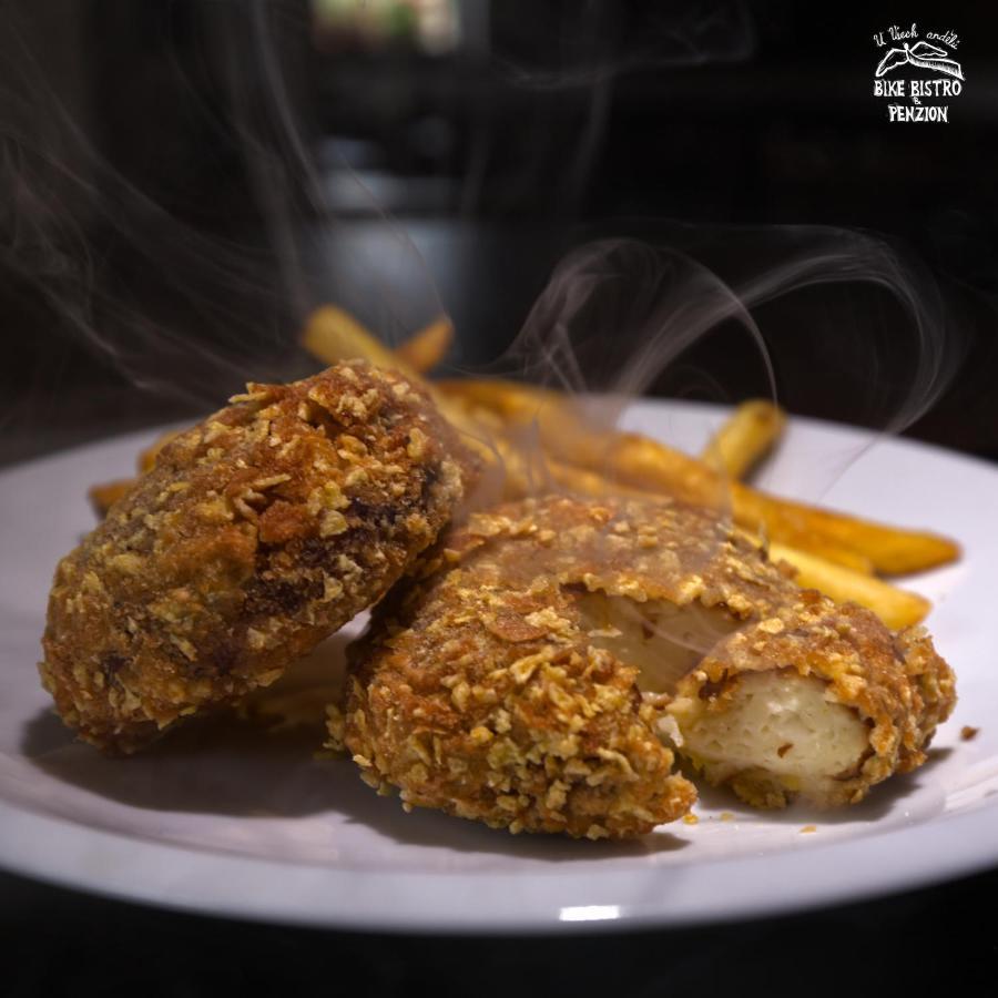 Bike Bistro A Penzion U Vsech Andelu 노베 메스토 포트 스므르켐 외부 사진