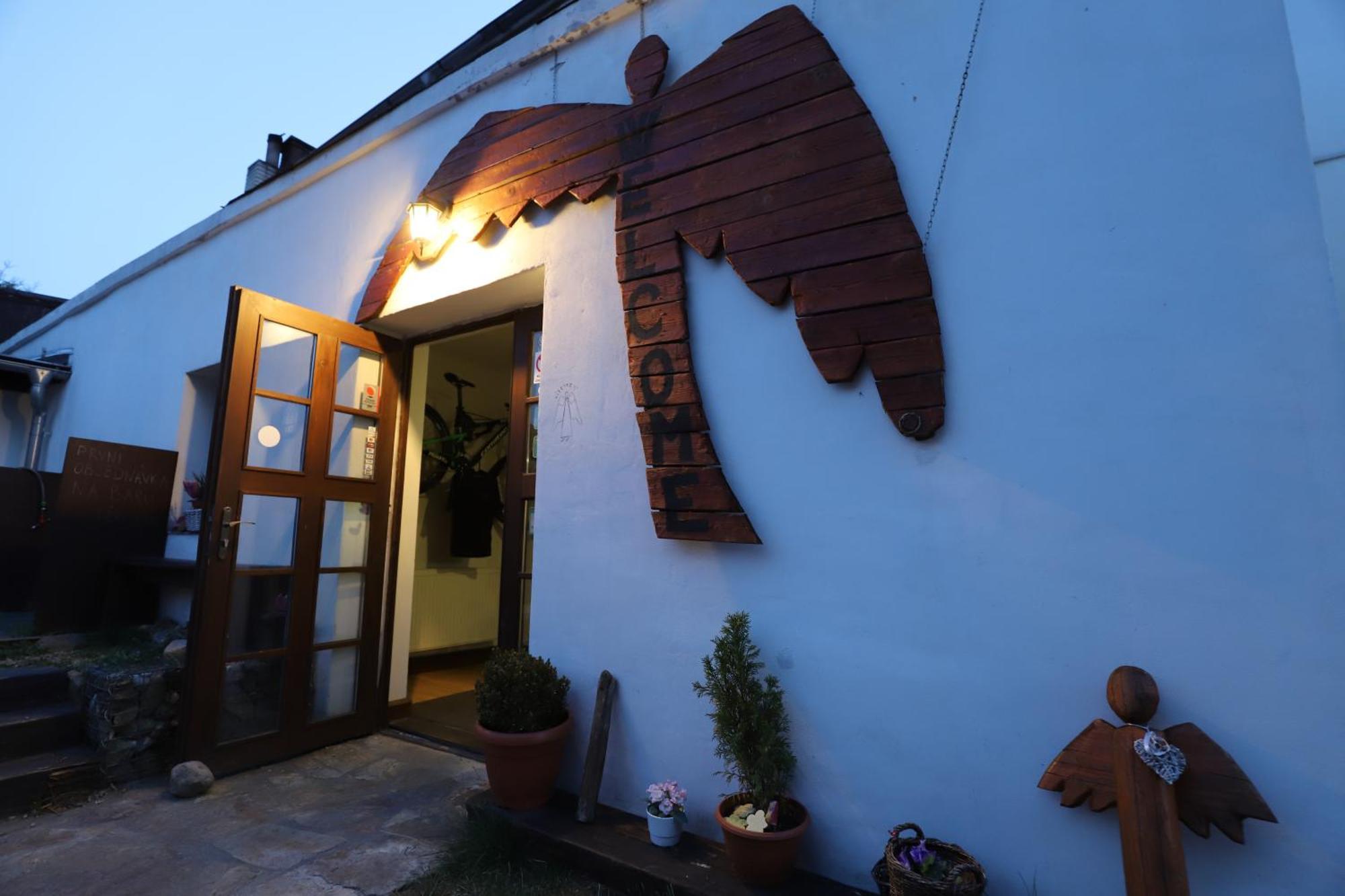 Bike Bistro A Penzion U Vsech Andelu 노베 메스토 포트 스므르켐 외부 사진